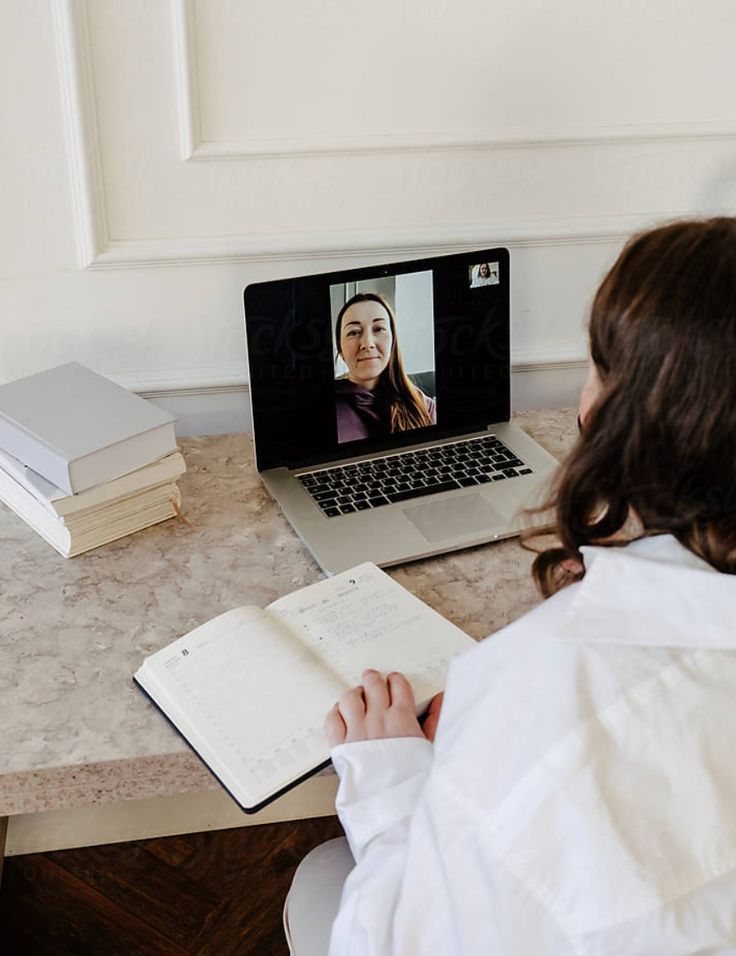 Sessão de terapia online via videochamada